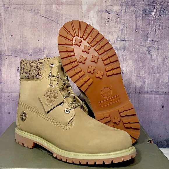 TIMBERLAND WOMEN'S 6-INCH PREMIUM WATERPROOF BOOTS - Picture 3 of 8